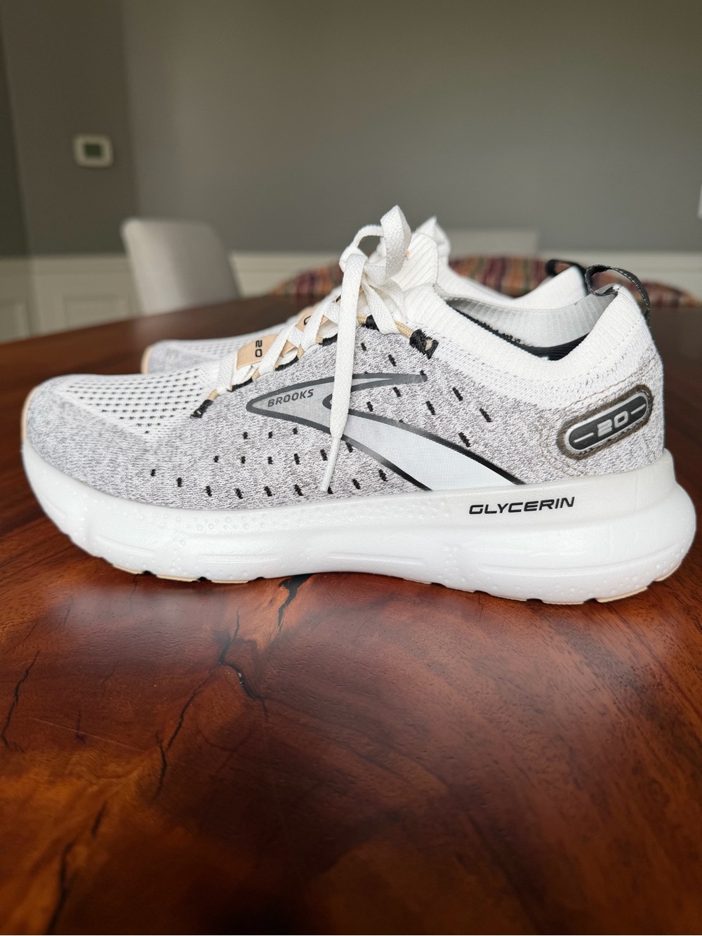 NWOT Women’s Brooks Glycerin 20 StealthFit Sneakers Sz 9 Medium Neutral Cushion - Picture 1 of 14